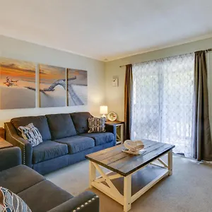 - Walk To Pool And Beach! Apartment